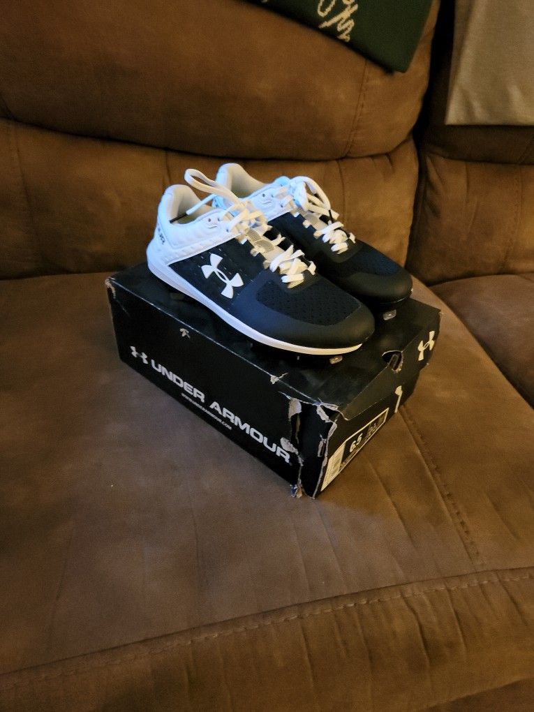 Softball Metal Cleats Under Armour Sz 6.5