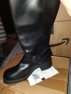 Women's black boots size 7 and 1/2