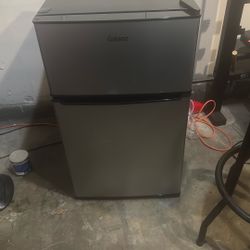 Galanz Mini Fridge 