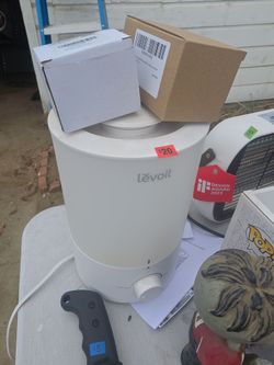 Humidifier with filter refills