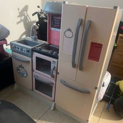 Toy kitchen