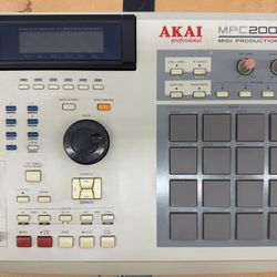 Akai MPC 2000XL