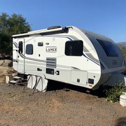 2020 Lance 1685 Travel Trailer – One Owner 