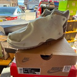 Travis Scott, cactus Jack trainers like new condition in box with all accessories and covers for each shoe that button on are removable as well