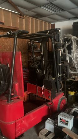 Linde forklift with rotator needs battery