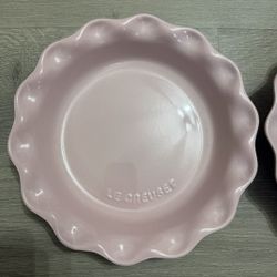 Le creuset pie dish 11 inch Set Of 2