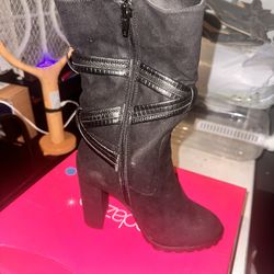 Pretty Black Boot
