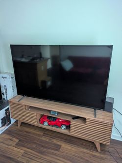 Vizio E70-E3 70-inch 4K HDR Home Theater Display with stand