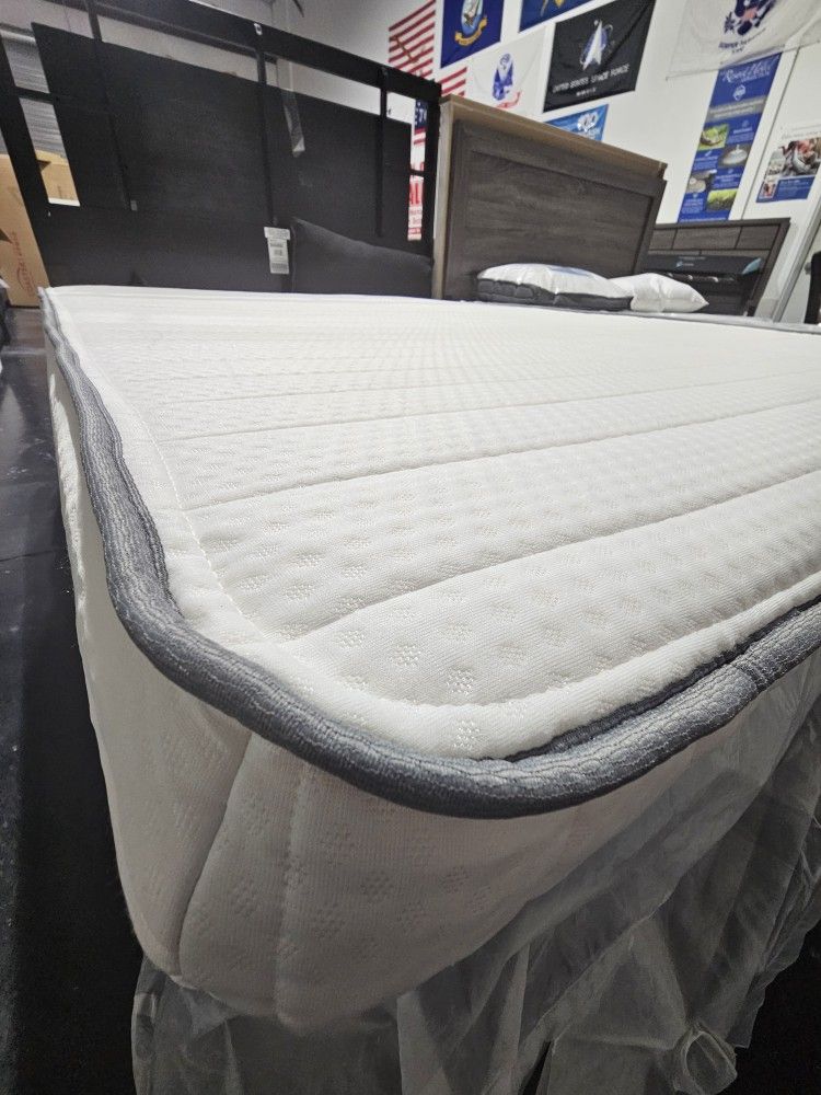 New Queen Memory Foam Mattress
