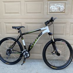 Access Raptor 2.0 Mountain Bike