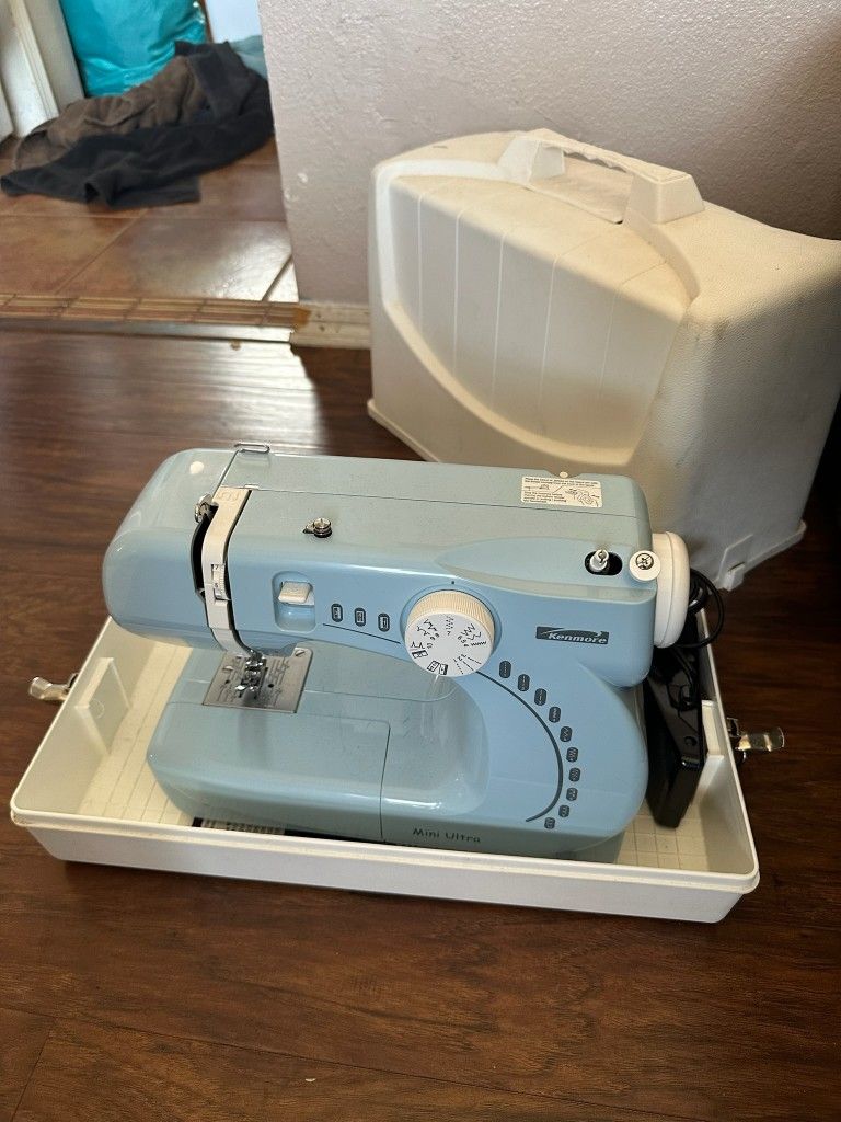 Sewing Machine for Sale in Albuquerque, NM - OfferUp