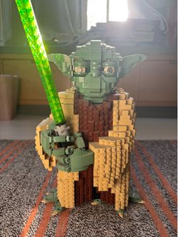Giant LEGO Yoda Build – Star Wars Display