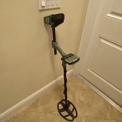 Metal Detector - Xterra Voyager 