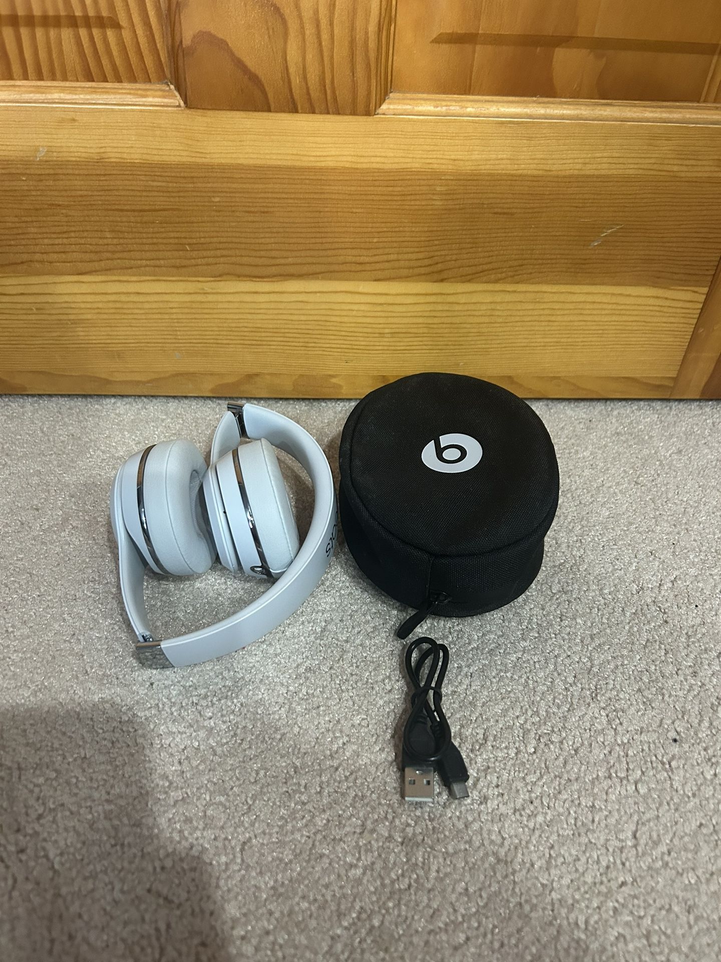 Beats by Dr. Dre Solo3 On Ear Wireless Headphones - White