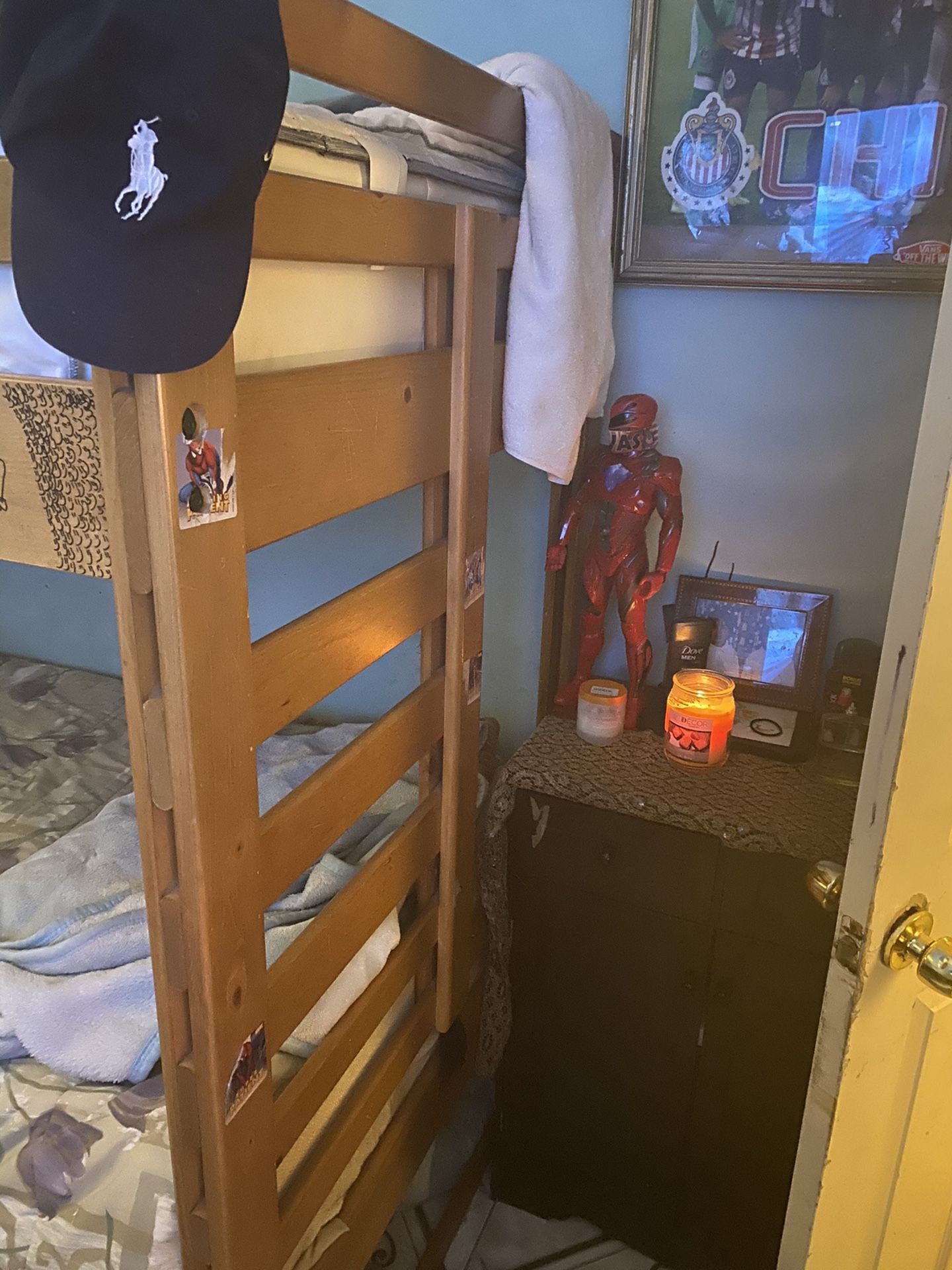 Beautiful bunk bed in good condition including mattresses