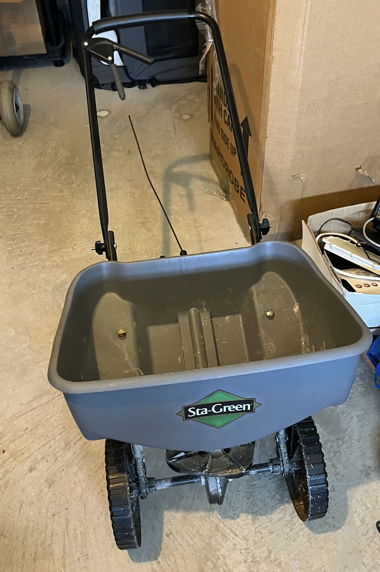Sta Green spreader