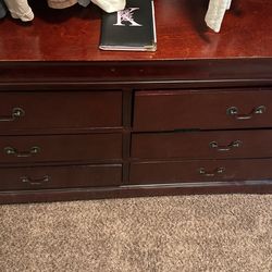 Dresser With Mirror