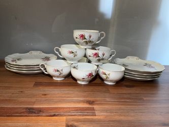 Royal Rose Fine China Dinnerware Made in Japan – Floral Tea Cups – Red Roses – Gold Trim – 16 Pieces – Set of 8 Tea Cups and 8 Matching Saucers – Tea 