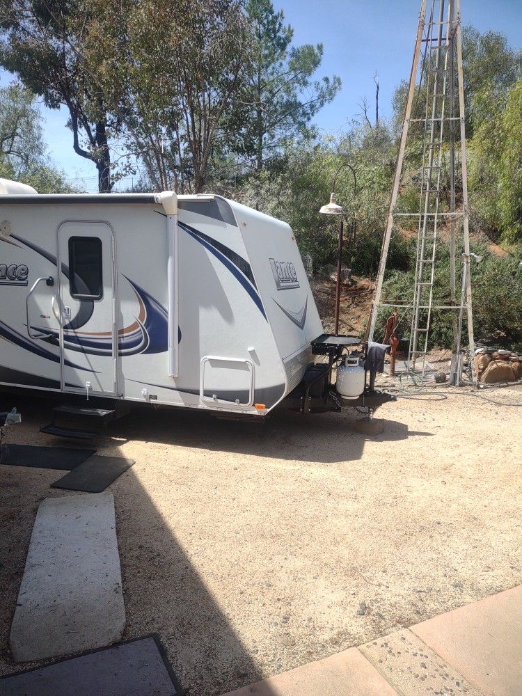 2012 LANCE TRAVEL TRAILER + HITCH