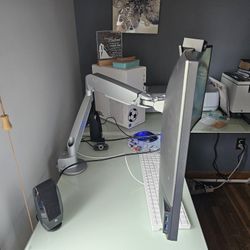 Dell 34" UltraSharp Monitor with Ergotron Arm – Great Condition!