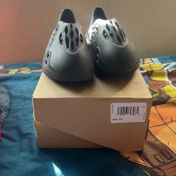 Yeezy Foams  RNR ONYX 