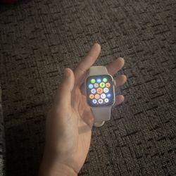 Apple Watch SE (2024) GPS 40mm Starlight Aluminum