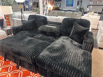 Beautiful sleeper sofa! 🖤✨ Easy Financing!