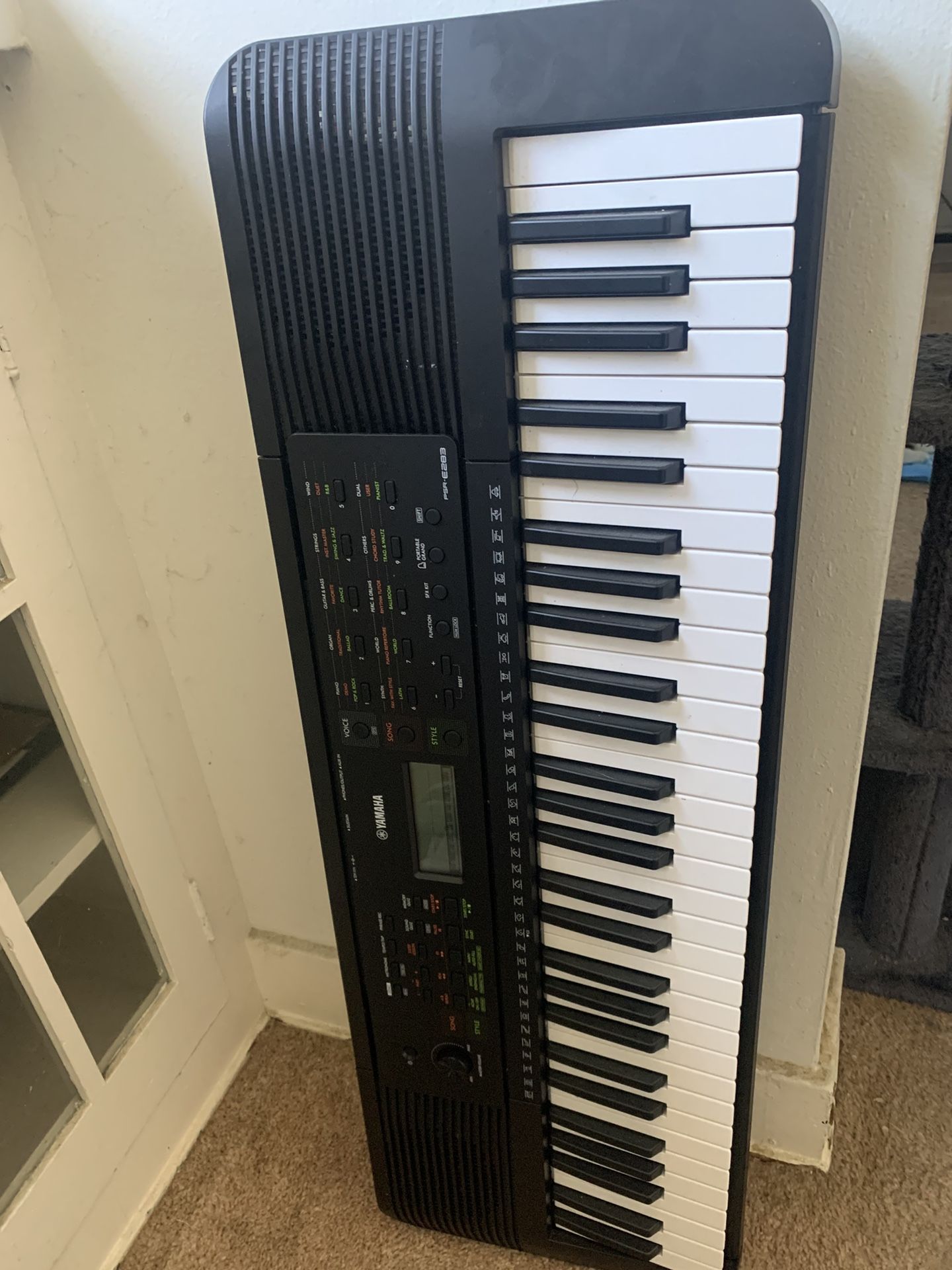Yamaha PSR-E283 61 Key Keyboard