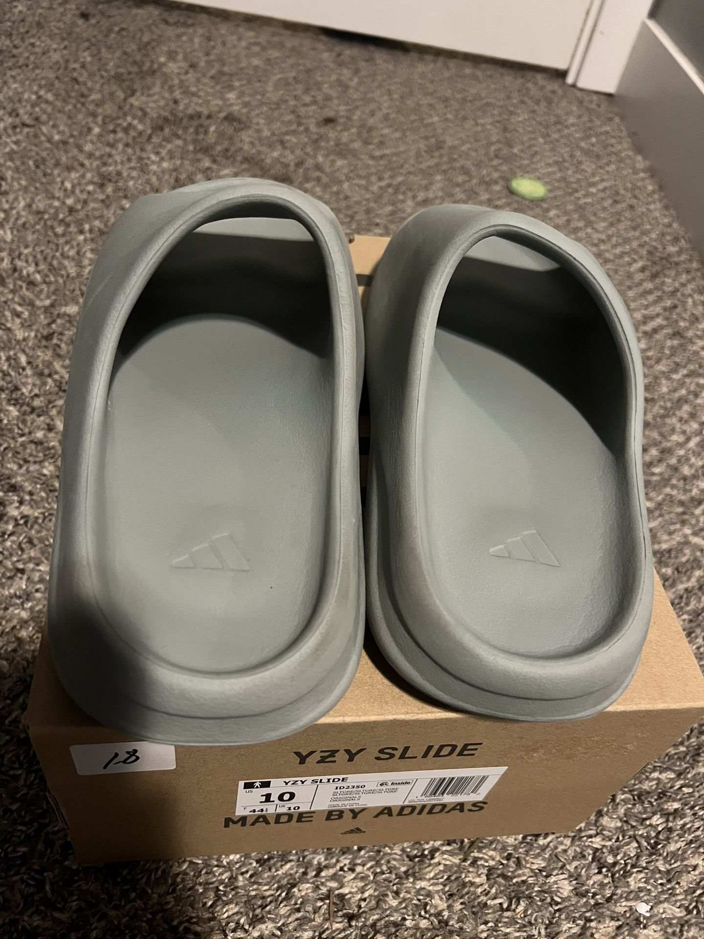 Yeezy Slide “salt”