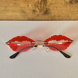 Rimless Red Lips Shape Metal Sunglasses