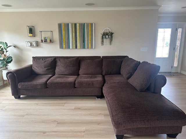 LARGE SECTIONAL COUCH!!