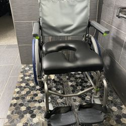 RAZ Shower Chair