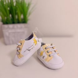 Brand new Classic Winnie The Pooh Newborn Shoes 0-3 mo