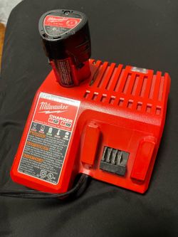 Milwaukee M12 M18 Changer w/M12 Battery