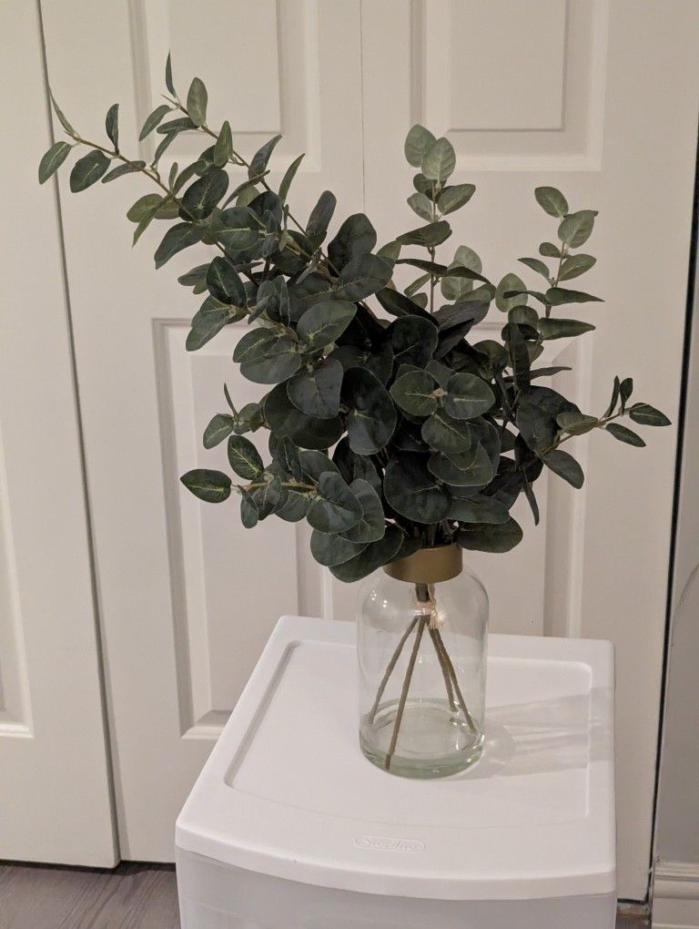 Fake Plant with Glass Vase – A Beautiful, Low-Maintenance Vibe