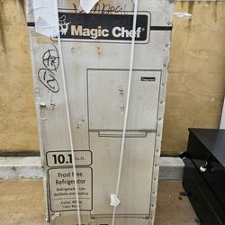 Magic Chef Tefrigerator And Freezer