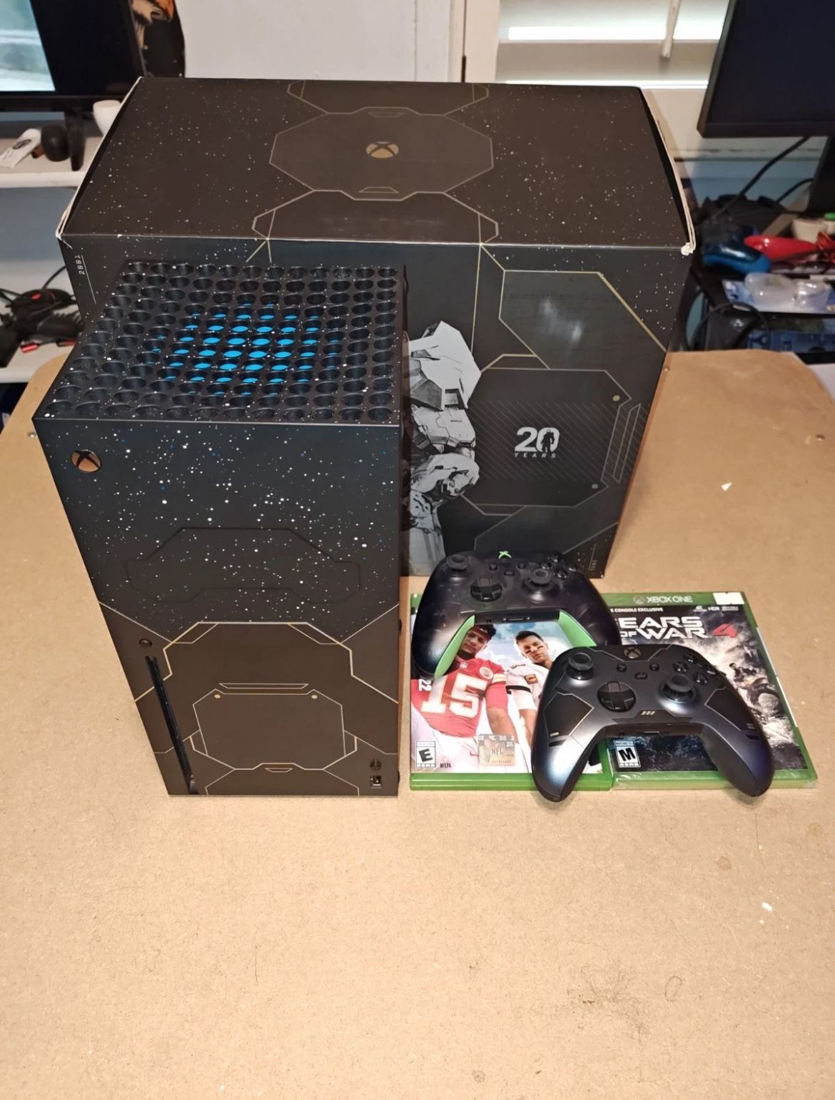 Series X - HALO Infinite Limited Edition Bundle Console 1TB - With Extra Controller + 2 Games & Accessories
