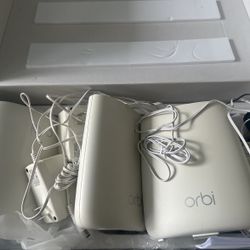 NETGEAR Orbi RBR20/RBS20 Tri-Pack Mesh WiFi System