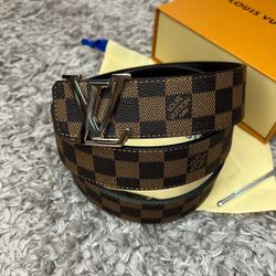 LV cinturon size 110centimeters 44inches
