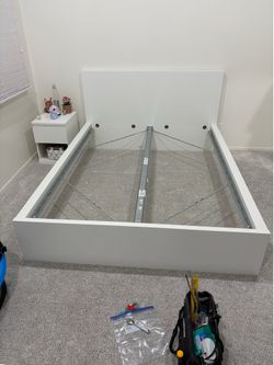Queen bed for sale