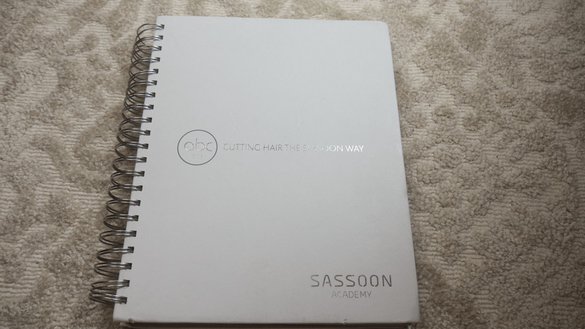 ABC MEN Cutting Hair The Vidal Sassoon Way Book