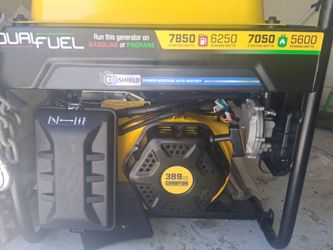 “Like New" Champion 7850/6250W Dual Fuel Generator – Propane & Gas – CO Shield