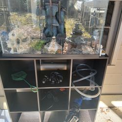 Fish Tank With All  Attachments And  Moving   Parts  In Side  Shelf Included Black Friday Deal  25.00 