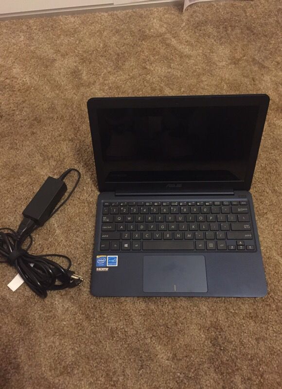 Mini ASUS laptop