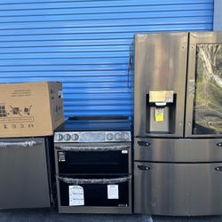 new full kitchen set (COMBO) LG black stainless steel refrigerator counstove, microwave, dishwasher.