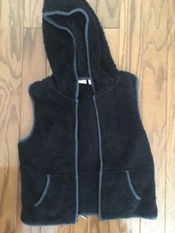 Black soft hooded vest Girls large
