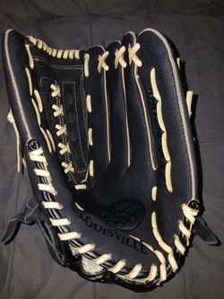 GIANT LOUISVILLE SLUGGER  14 -INCH SLOW PITCH SOFT BALL
