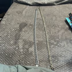 Both 50 Gold One Has Broken Chain Link And They Both Fake