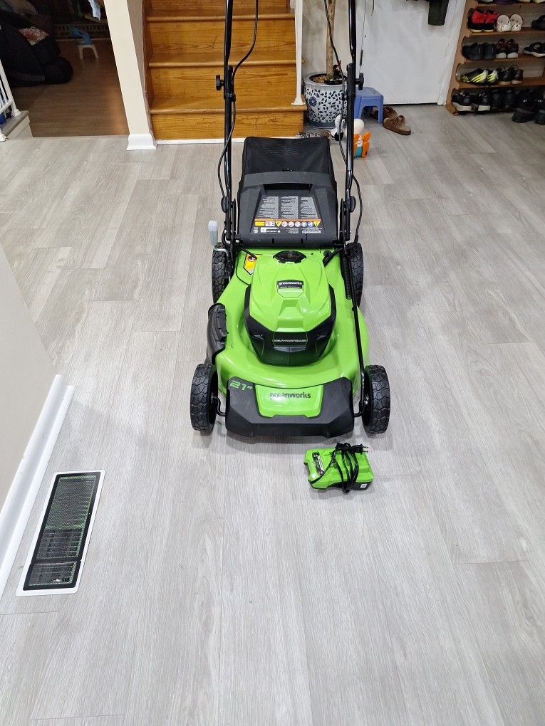 Lawn Mower Greenworks 21in 40v WORK GOOD LIKE NEW Self-propelled