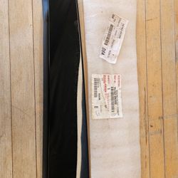 2018-2024 Toyota Camry Window Molding Sub Assembly Center Pillar 75762-06200 OEM